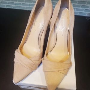 Jessica Simpson pumps